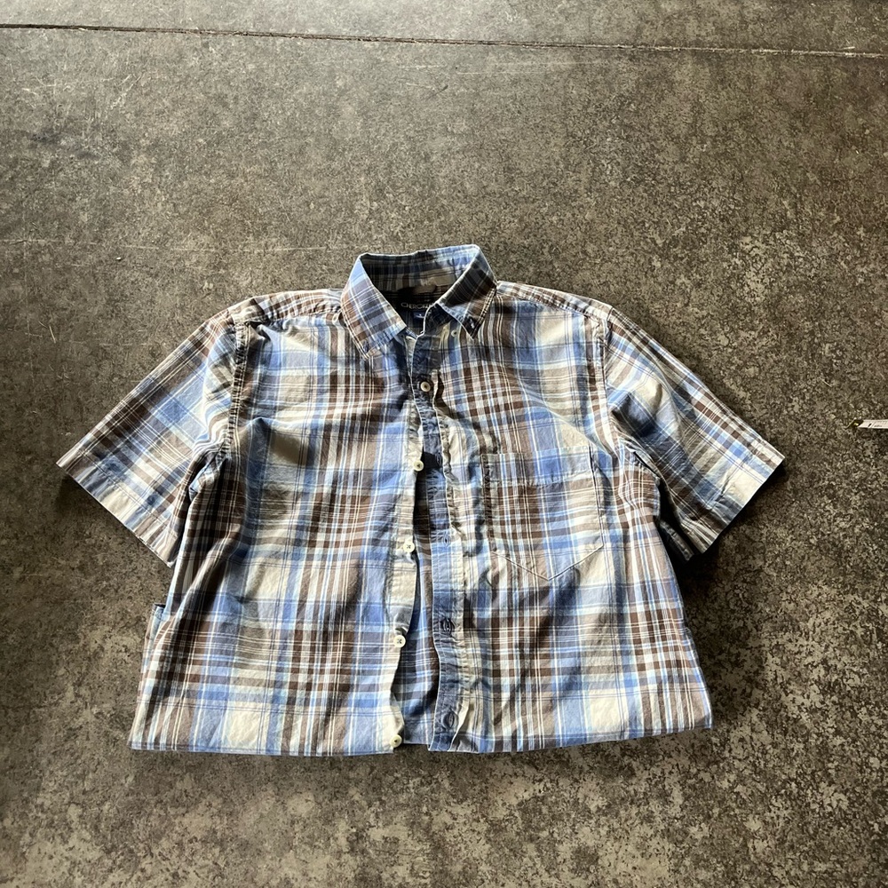 Cherokee button up with a amazing color palette,Size small but could fit medium - Picture 4 of 4